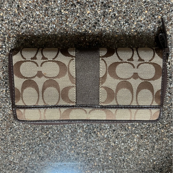 Coach: Green and brown purse and matching wallet - Picture 6 of 7